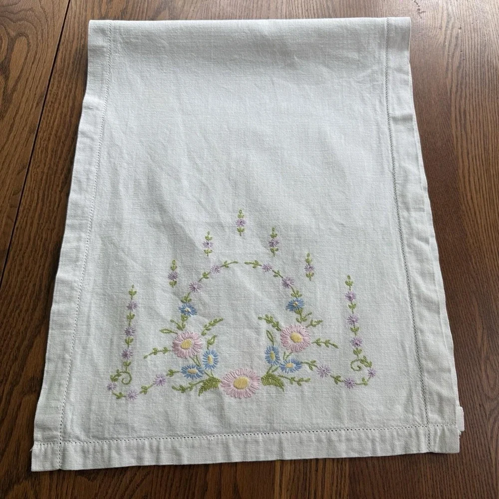 Vtg Embroidered Crochet Dresser Scarf Table Runner Rectangle Flower 38